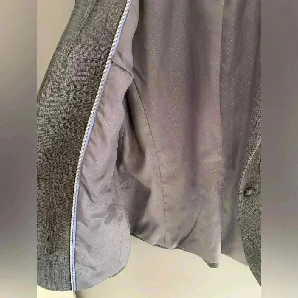 Woman’s Banana Republic Grey Plaid Wool Blend Plus Long Sleeve Business Blazer